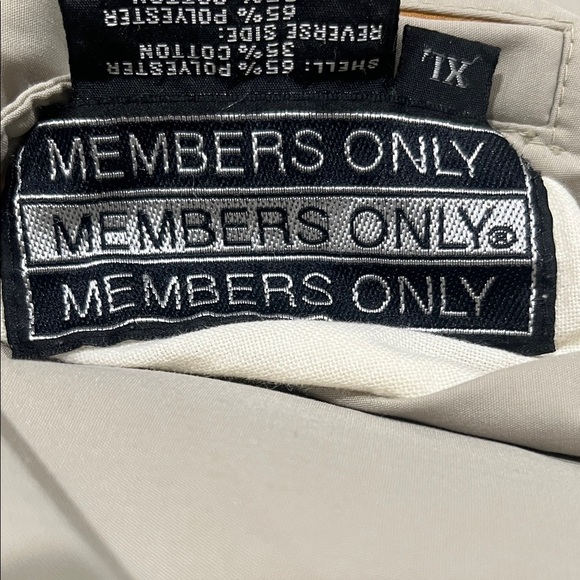 Members Only Light Tan REVERSIBLE  PUFFER Jacket,
MEN SIZE XL. - Picture 3 of 10